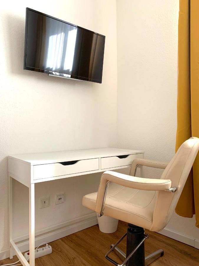 Alles Komplett - 2 Schlafzimmer, Grosse Kueche, Bad Keulen Buitenkant foto